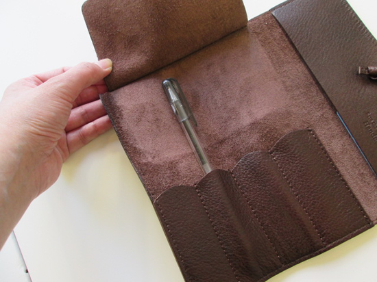ノベルティ:革工房いんのしまペンケース