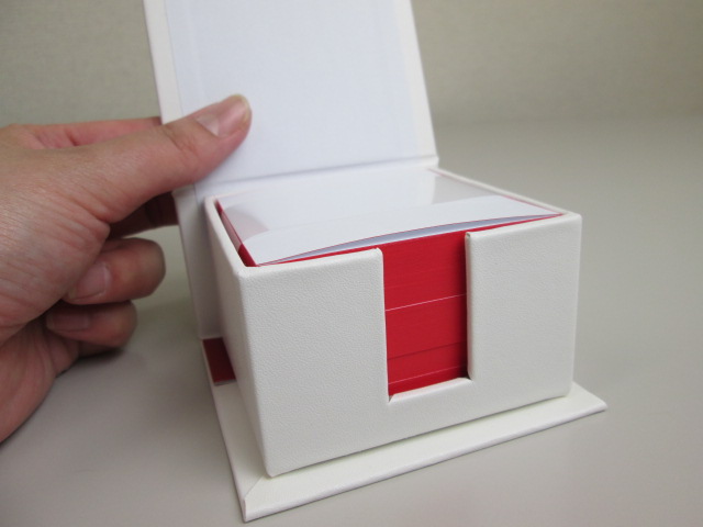 ノベルティ:ボックスメモ 白