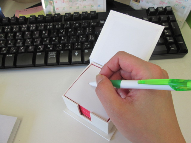 ノベルティ:ボックスメモ 白