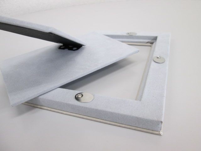 ノベルティ:レザーマルチフレーム ミルキーホワイト