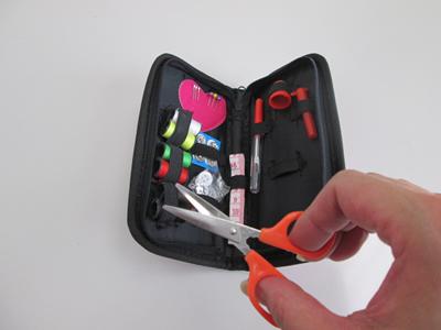 ノベルティ:ソーイングセット(ファスナーポーチタイプ)