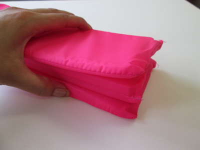 ノベルティ:ソロア クッションシート(巾着付)