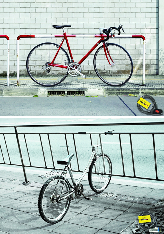 自転車用ロック(Clima Bicycle Lock)の販促ポスター。道路の設備と融合してしまうくらいの堅牢さをアピールしています。<タイ>