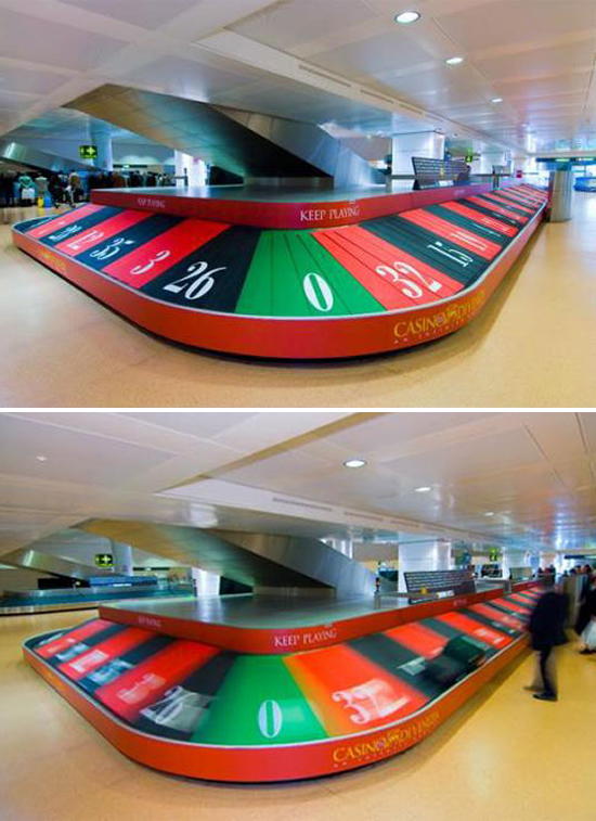 カジノの屋内広告。ヴェネツィアのエアポートの荷物カルーセルで表現されたルーレット。外国人観光客に効率よくPRできそうですね。<イタリア>