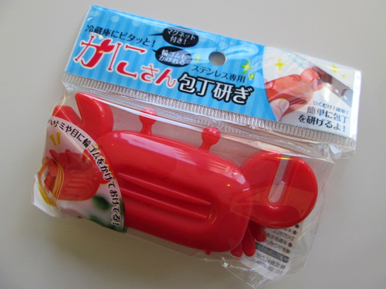 ノベルティ:冷蔵庫にピタッと!カニさん包丁研ぎ