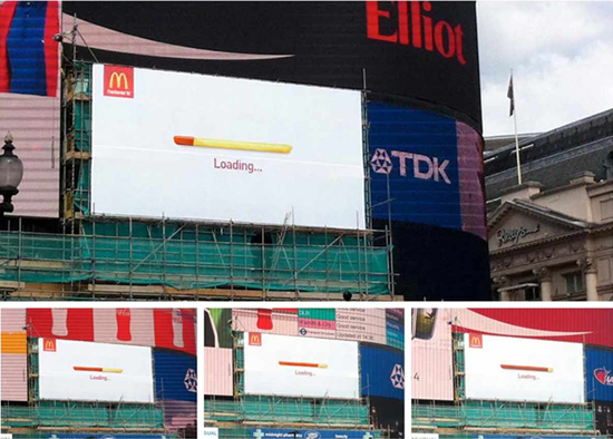 マクドナルドの屋外広告。観光広場(ピカデリーサーカス)の改修工事に伴う広告、完成する様子をマックポテトで表現しています。<イギリス>