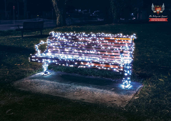 人道支援団体(The Wayside Chapel)のポスター。「ホームレスにも明るいクリスマスを」と寄付を啓発しているようです。<オーストラリア >