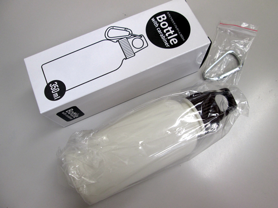 ノベルティ:カラビナ付カラフルボトル 350ml ホワイト