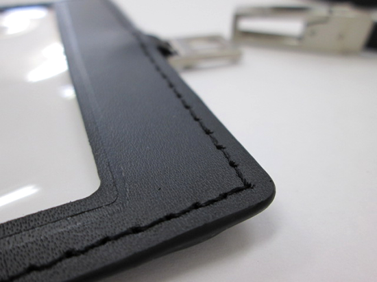 ノベルティ:レザーIDカードホルダー(ネックストラップ付)