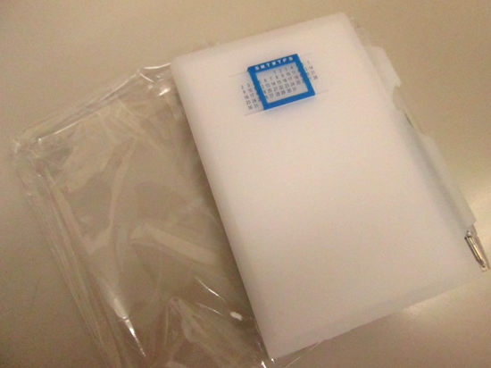 ノベルティ:カジュアルメモセット(万年カレンダー付) スノーホワイト