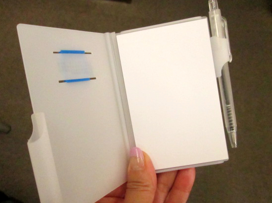 ノベルティ:カジュアルメモセット(万年カレンダー付) スノーホワイト