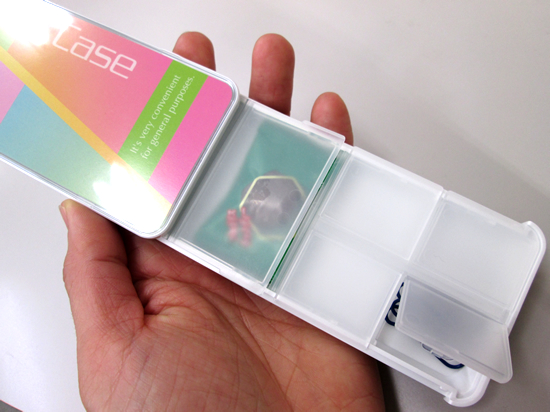 ノベルティ:ララ・アイマルチケース