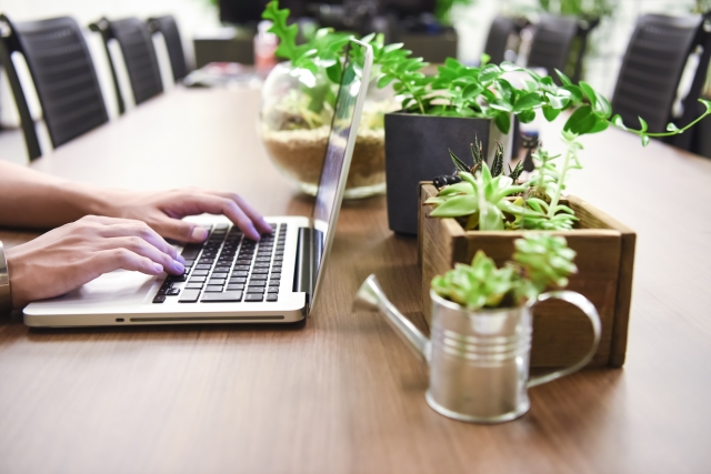 炎上やトラブルを回避!虚偽情報を見抜く最適な方法とは