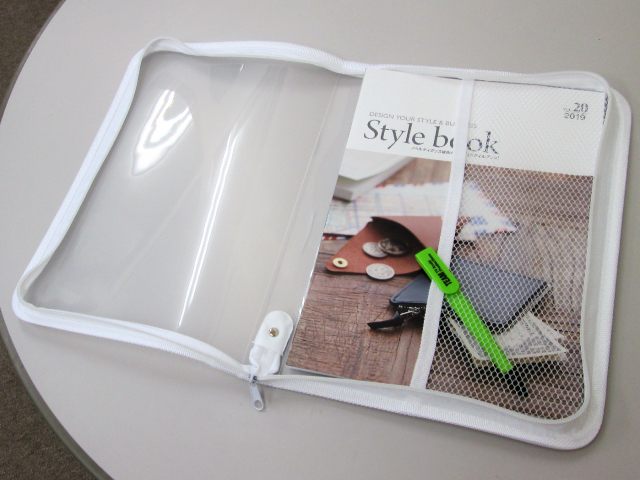 ノベルティ:A4ジッパーファイル