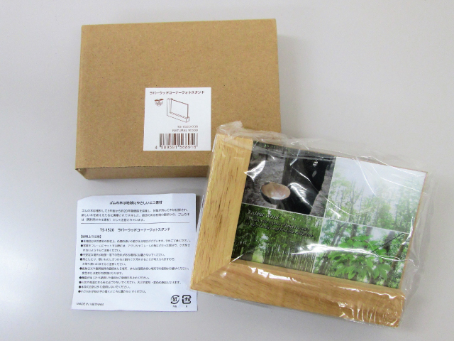 ノベルティ:ラバーウッドコーナーフォトスタンド ナチュラルウッド