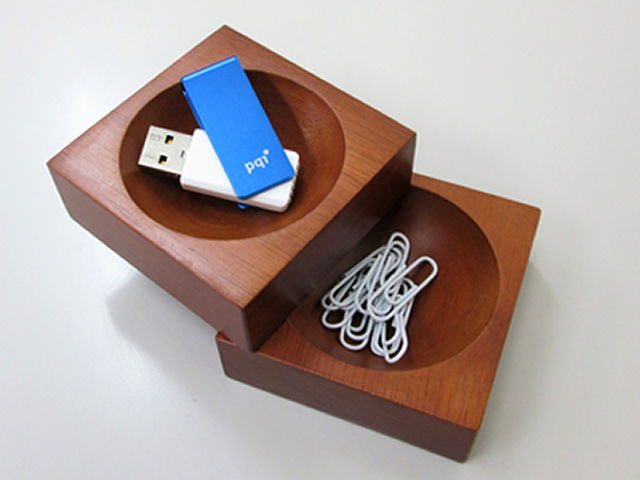 ノベルティ:ラバーウッド2段デスクトレイ ダークウッド